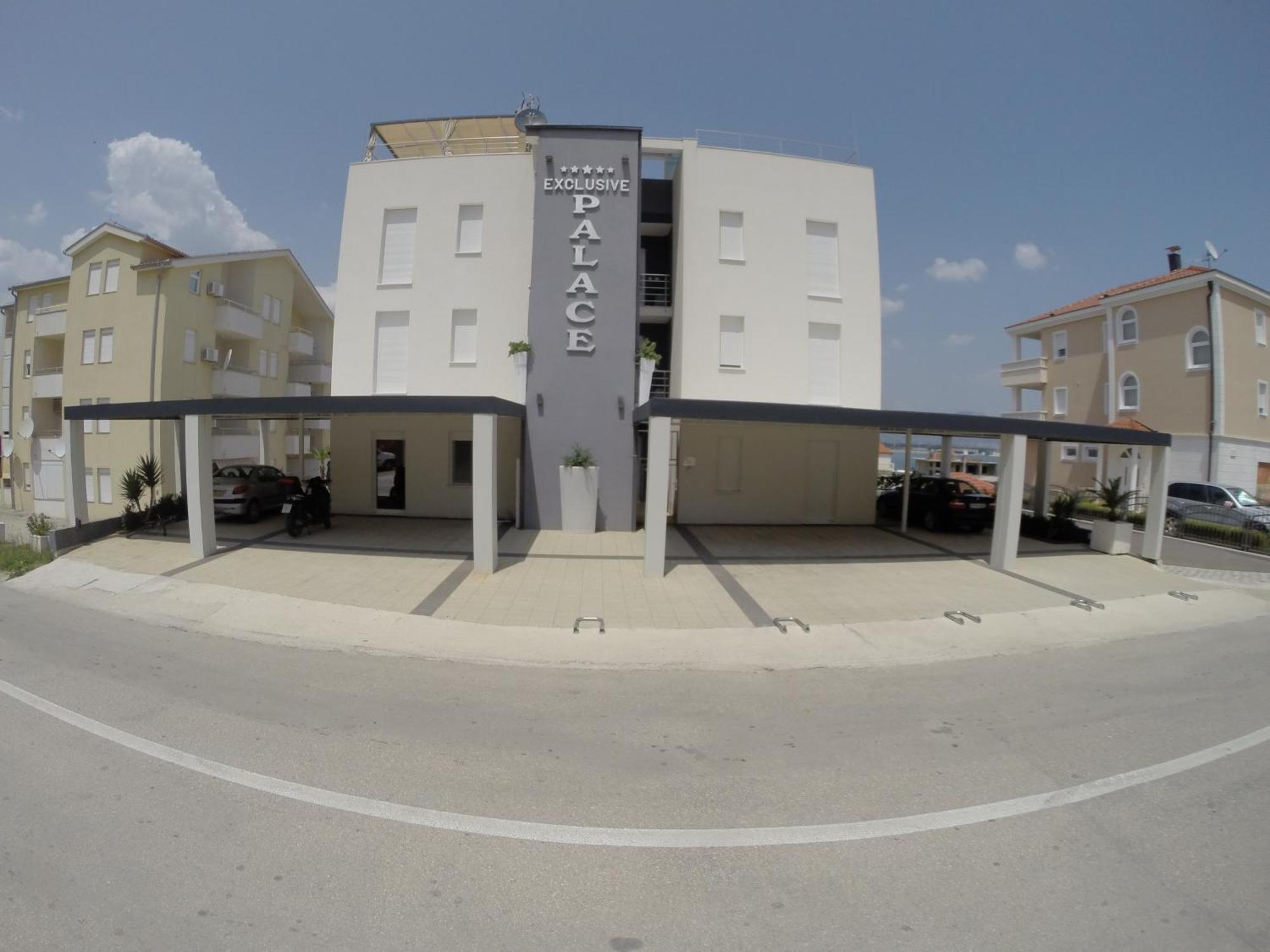Apartments Exclusive Palace II โตรกีร์ ภายนอก รูปภาพ