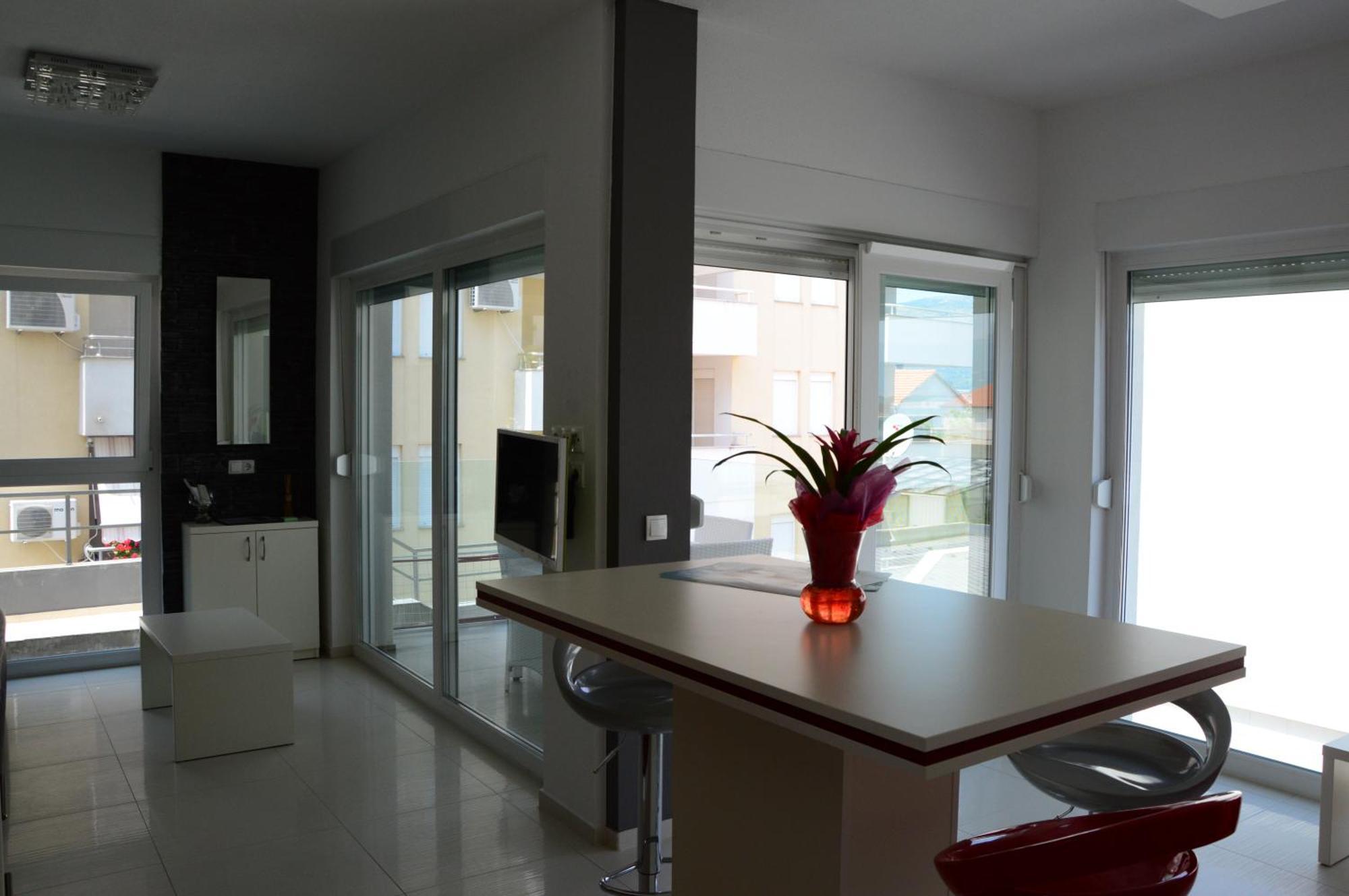 Apartments Exclusive Palace II โตรกีร์ ภายนอก รูปภาพ